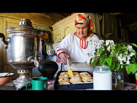 RUSSIAN GRANDMOTHER Cooking DELICIOUS SORREL soup - RARE