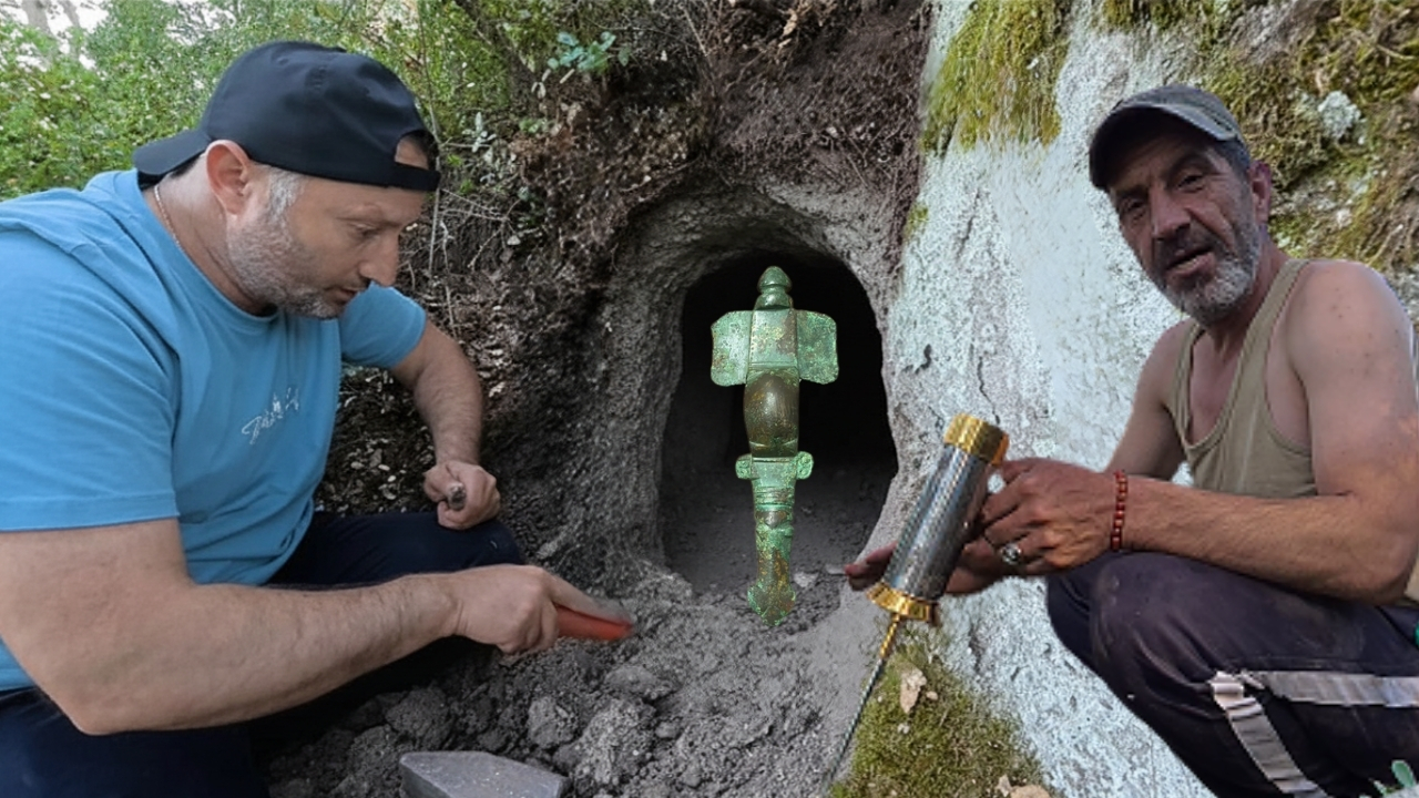 Çıkan Tarihi Define Eserin İçinden Geçen Hazine Avcıları