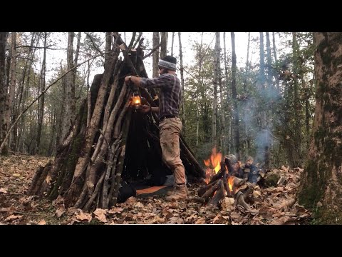 solo camping in wilderness-no tarps :cozy shelter in the