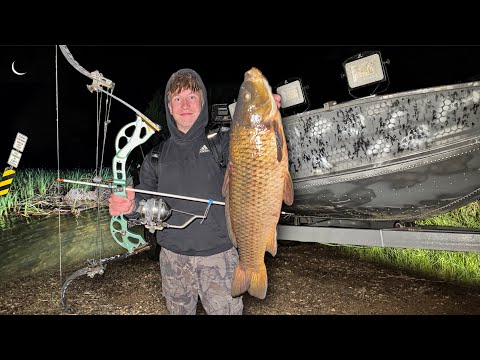 Hunting Huge CARP with BOW and ARROW Private Pond Fishing