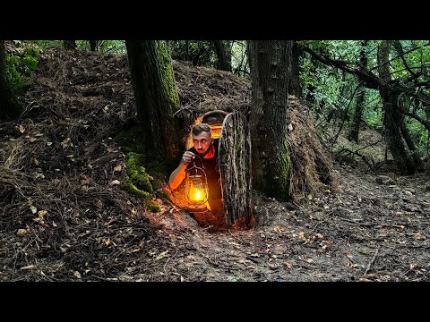 Building a Secret Dugout Between Two Trees Bushcraft,