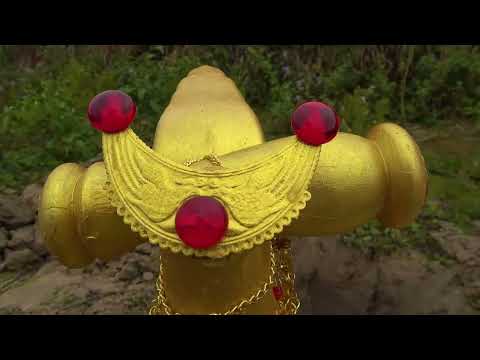 I searched for treasures in the old ruins and found the