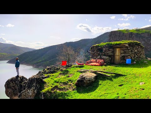 Her Şeyi Geride Bırakıp, Küçük Bir Taş Evde Yeni Bir Hayat