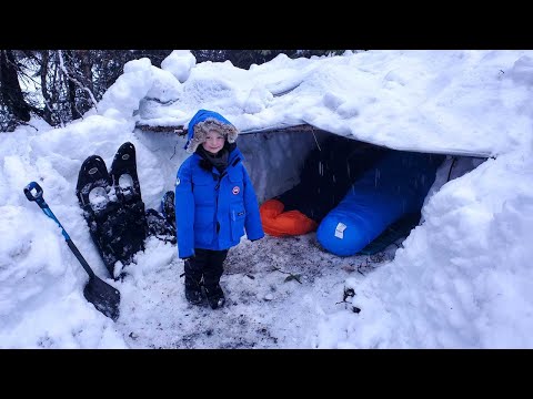 Survival Shelter Winter Camping in Blizzard - Deep Snow