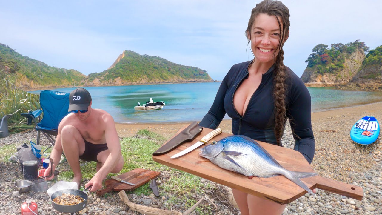CAMPING OFFGRID Remote Beach Catching FOOD