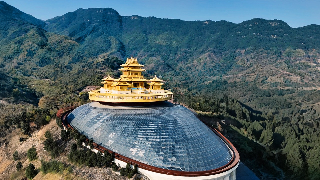 China’s Most Shocking Place: They Built a Golden Palace?