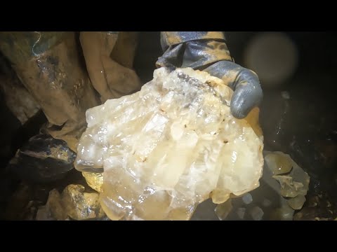 Huge Crystal Discovery In The Outer Limits Of Pettyjohn Cave