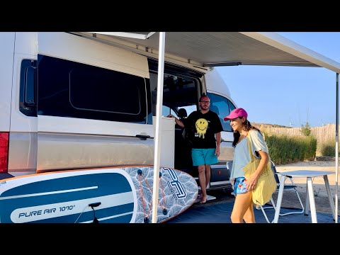 EV KONFORUNDA KARAVAN İLE DENİZE SIFIR KAMP ALANINDA BİR