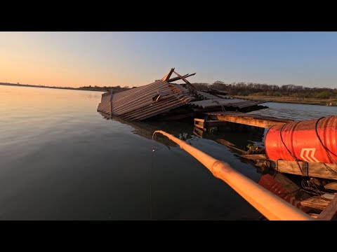 Pesquei debaixo de uma casa destruída pela tempestade os