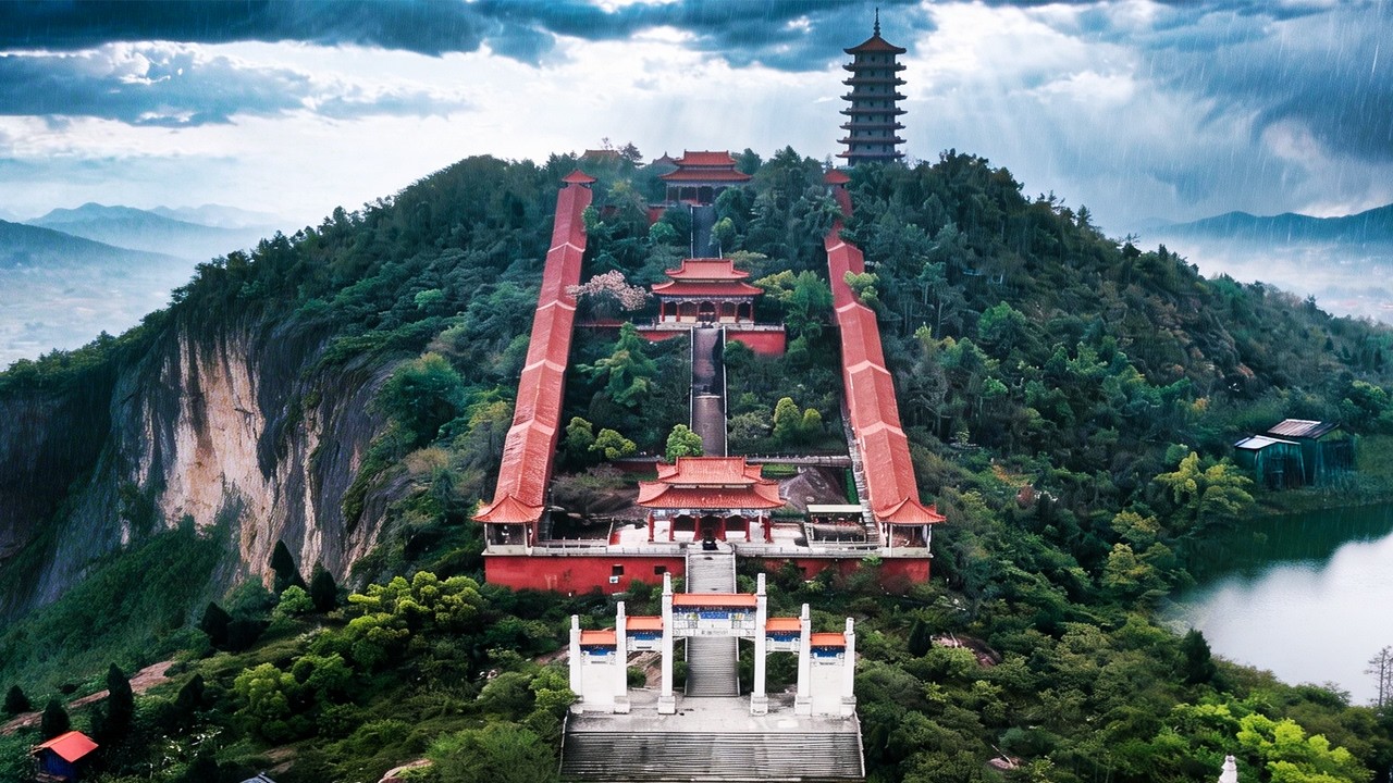 China’s Abandoned Paradise: Only 1 Man Still Lives Here