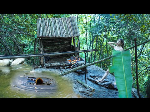 Bathing in natural water and catching stream fish - Build