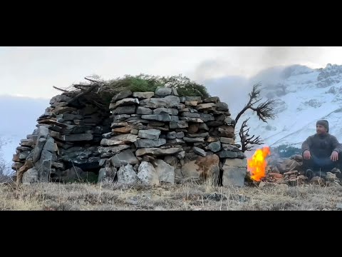 Construction of a shelter from natural stones with