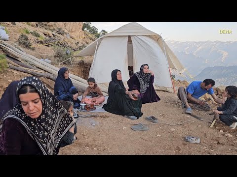 Kulthum's warm gathering with neighbors: Building a house
