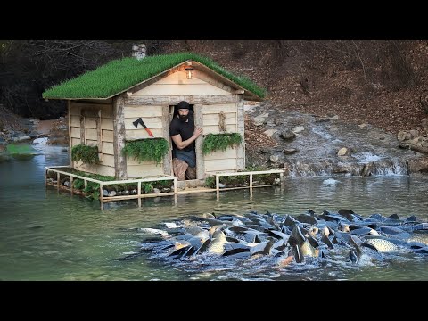 I Built a Warm Shelter on the Water and Fished in the
