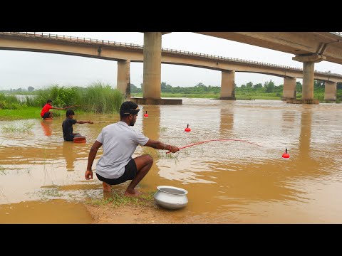 Fishing Video Smart boys able to catch fish in the river