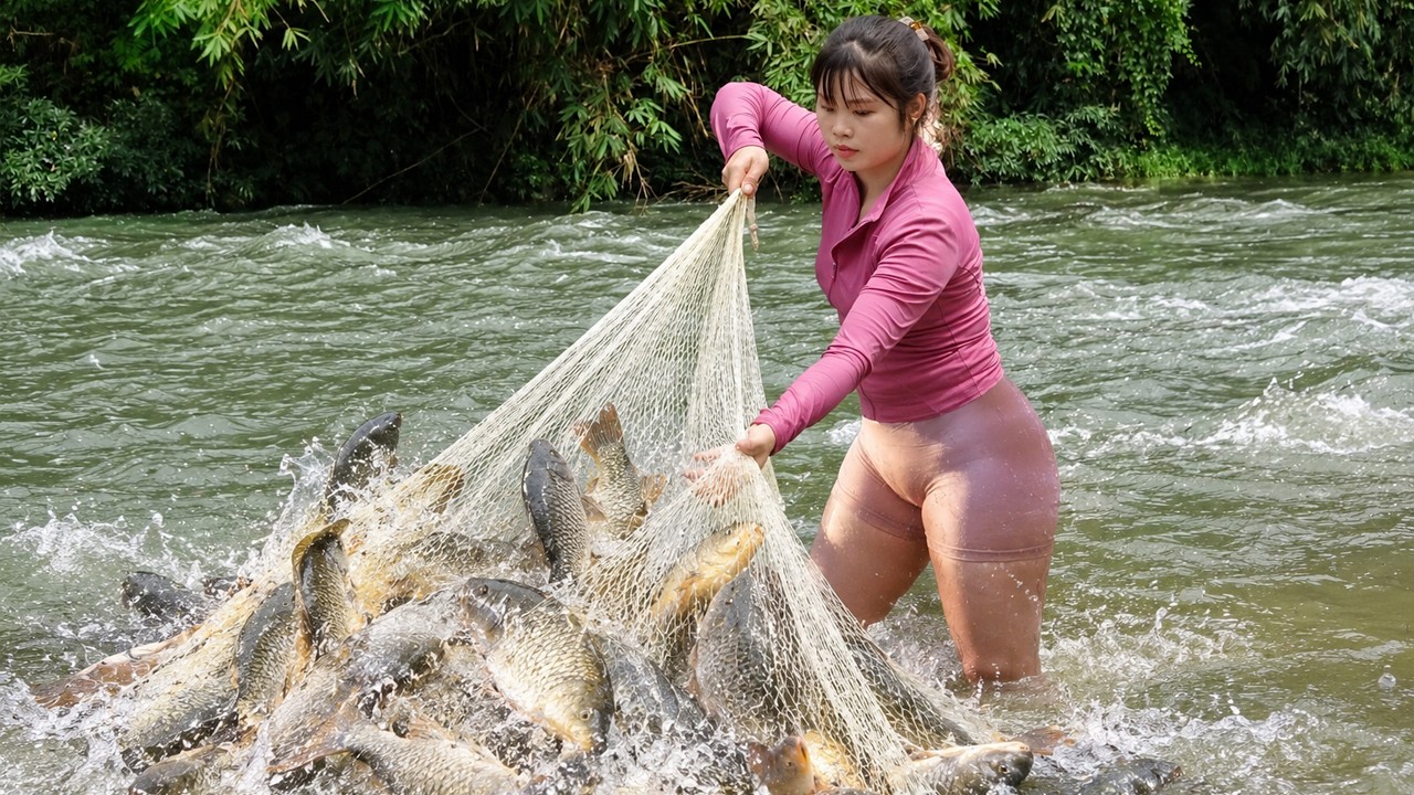 Fishing Skills: Amazing Fishing Techniques Of Young Girl