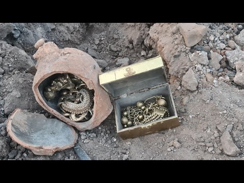 TREASURE HUNTER gold treasure nature satisfying