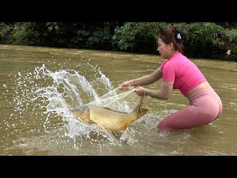 Fishing After a Heavy Rain, Used Bait to Lure Fish, Pulling