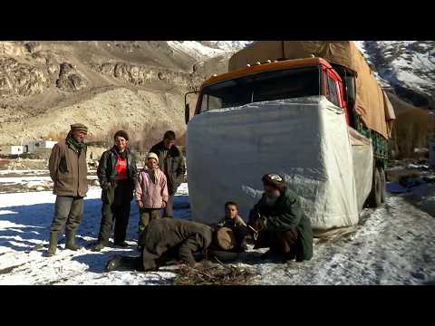 En Afghanistan, son camion l'emmène partout pour faire du