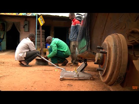 Des camions et des hommes - Cameroun / Brésil : les routes