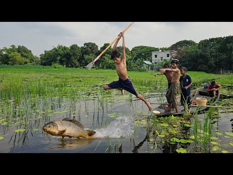 Amazing boys a new way to fish catching tricks Boat