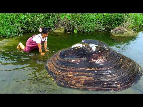 Surprisingly, there are huge pearl clams here