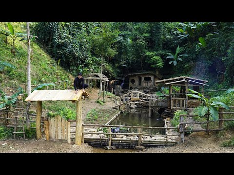 Build a gate and fence for the Bushcraft farm deep in the