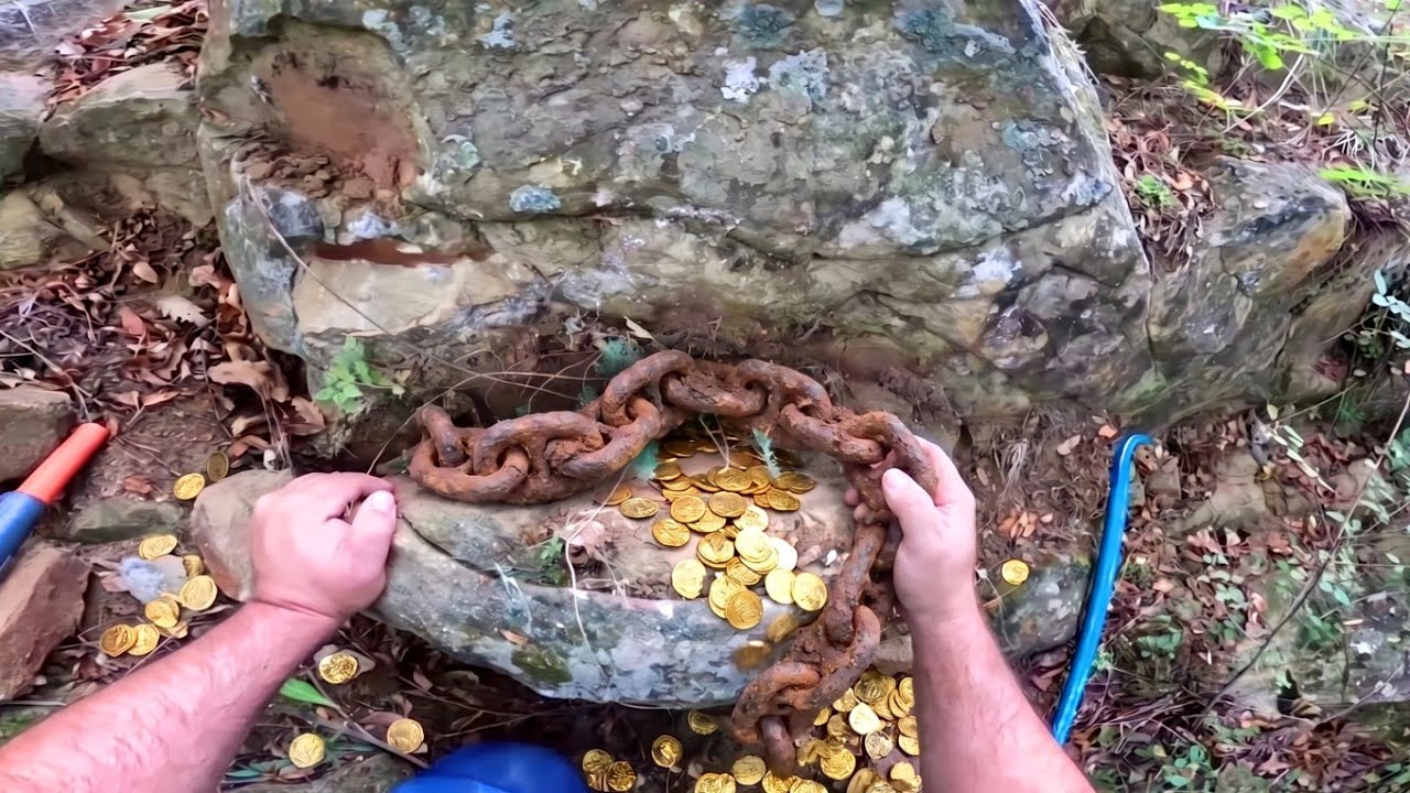 Kayadaki Kapağa Araladığımda Define Bulduğumu Anladım