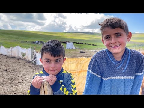 CESUR İLE ARKADAŞI KÜSMÜŞLER--ANNEM SAÇDA EKMEK PİŞİRİYOR