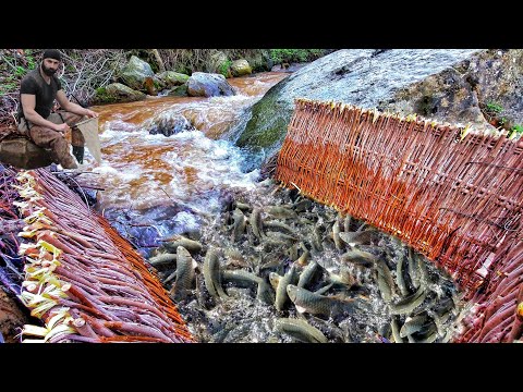 Fishing With Primitive Methods / Tamamen İlkel Yöntem İle