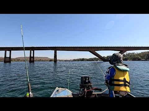 Pescaria no Rio grande barragem de água vermelha é Incrível
