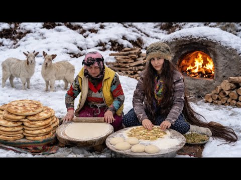 Snowy Day in the Village | Meat-Stuffed Bread in a Clay