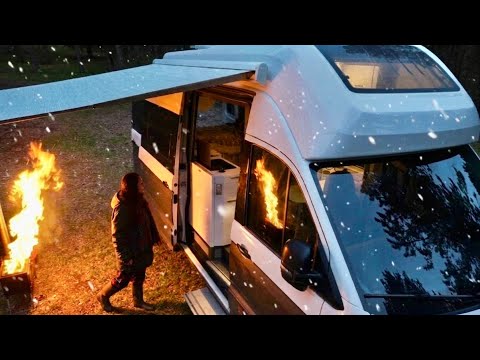 EV KONFORUNDA KARAVAN İLE ORMAN KAMPI