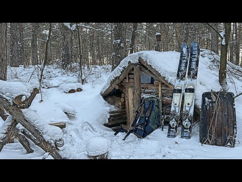 Solo Bushcraft - Resin-coated skis for deep snow in a