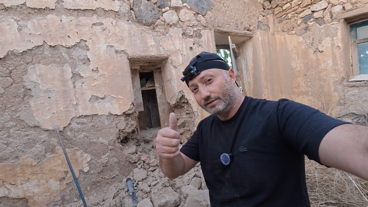 Duvarın İçindeki Gizli Dolap Dan Çıkan Gizemli Define