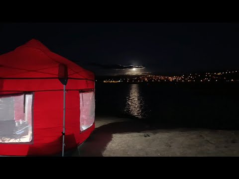 FIRTINADA ÇADIRIMIZ UÇTU, SUYUN DİBİNİ BOYLUYORDU.