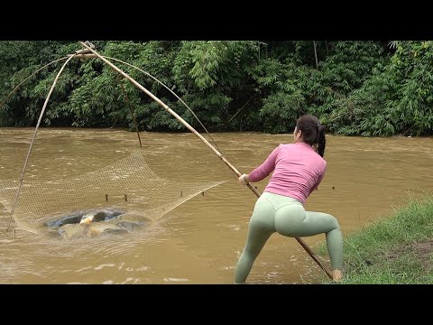 Full Video: Fishing Skills Of Young Girls' On Rivers and