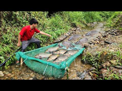 The method of fishing using bamboo and green nets helped