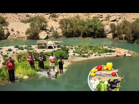 How They Live on This River Island Nomadic Family’s