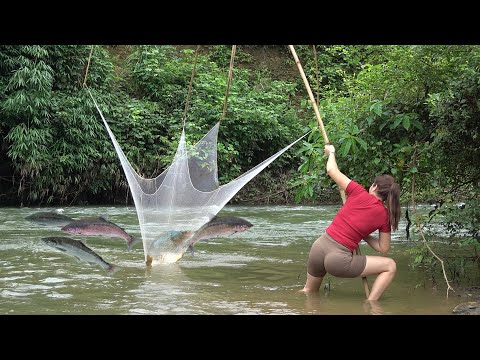 Beautiful Girl Fishing in the Stream | Traditional Fishing
