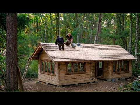 2 Friends Built an Off-Grid Timber Frame Cabin in the