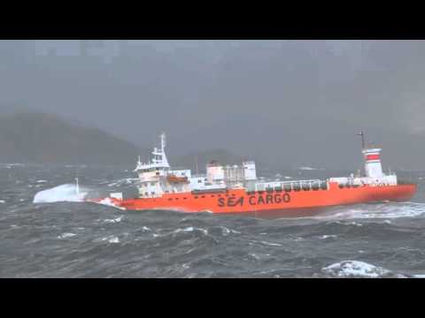 SHIPS IN STORM Horrible FOOTAGE Life At Sea - Huge Swell