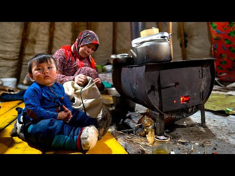 Russian NOMADS Life in TUNDRA. North of RUSSIA. Nenets
