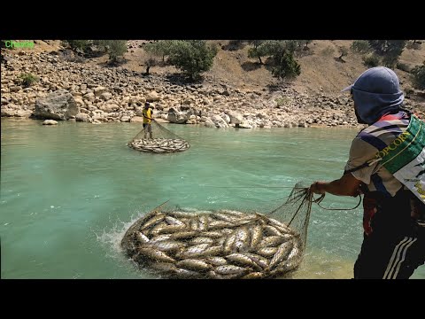 How Do They Fish Here? Nomadic Men on a Hidden Island in
