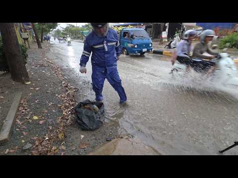 The sewer is very clogged The sewer is clogged with