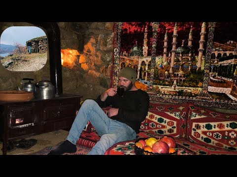 Yoğun yağışlı ve soğuk birgün de taş evde sıcak yaşam