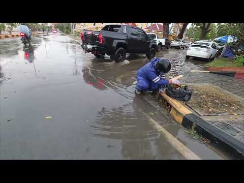 Remove the leaves that are blocking the drain and drain the
