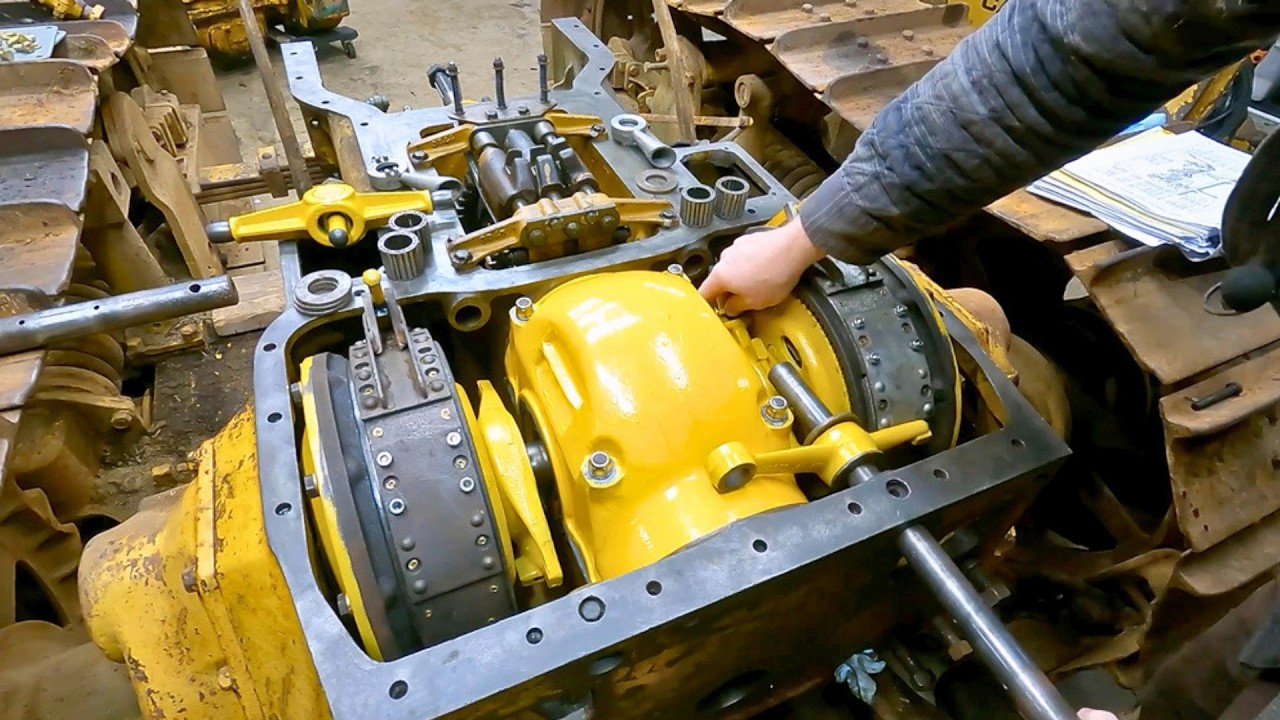 Man Spends 2 YEARS Restoring Abandoned BULLDOZER CAT