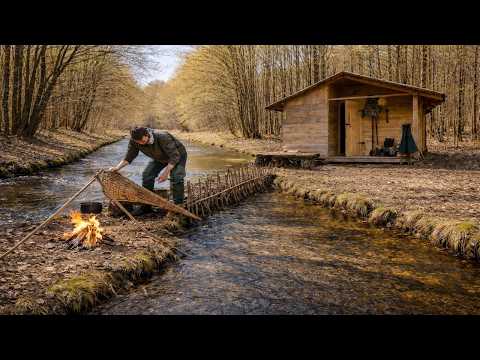 I Built a Fish Trap in the River and Lived Alone in the