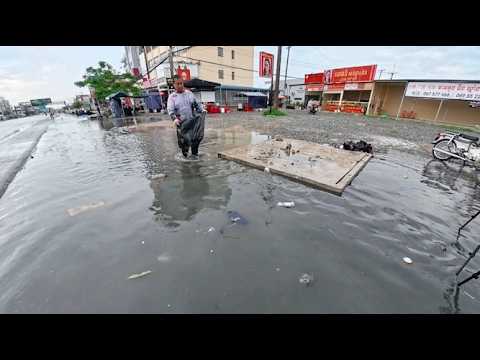 The drain is very clogged after rain Collect the debris
